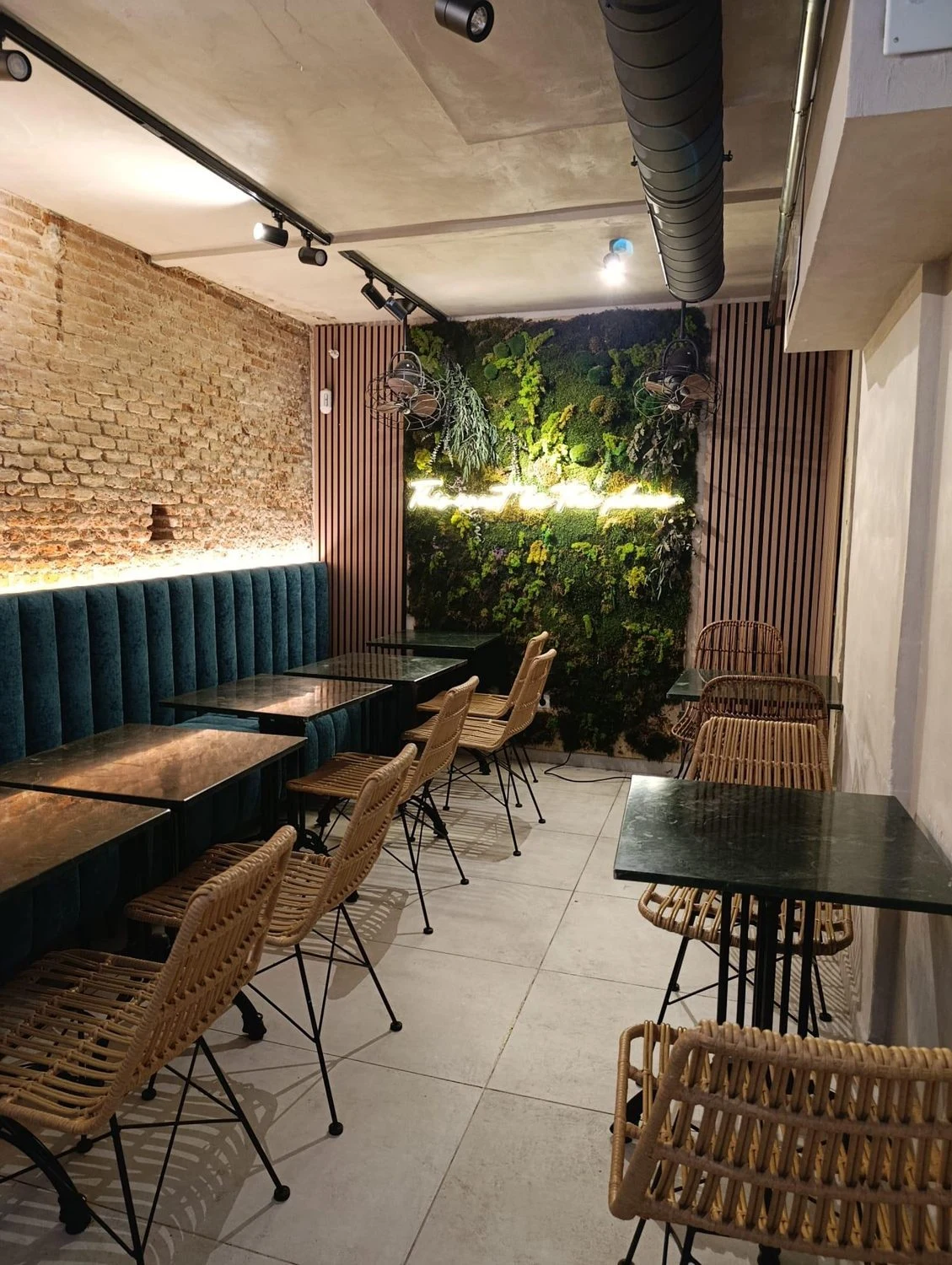 Local comercial de restauración, fotografía del perfil corporativo